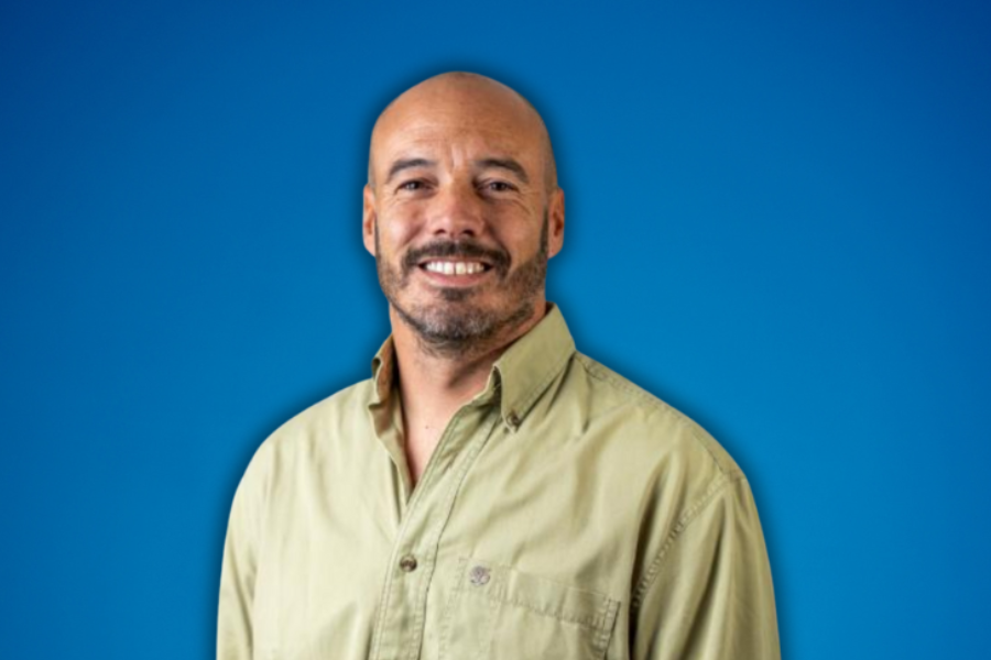 Pedro Leitão Maxfinance Kymbu num funda azul com contactos 